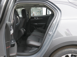 2020款1.5T DCT两驱劲版 后排空间