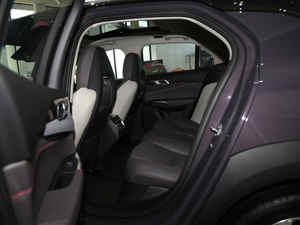 2020款1.5T DCT两驱耀Pro版 后排空间