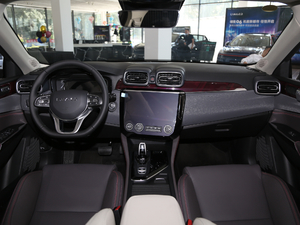 2020款1.5T DCT两驱耀Pro版 内饰全景
