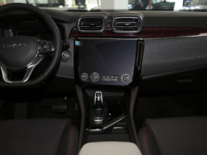 2020款1.5T DCT两驱耀Pro版 中控台