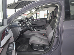 2021款1.5T DCT两驱耀Plus 前排空间