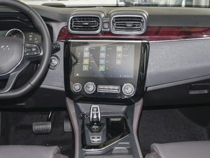 2021款1.5T DCT两驱耀Plus 中控台