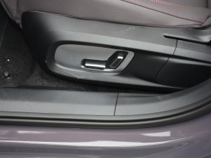 2021款1.5T PHEV Pro 主驾驶座椅调节