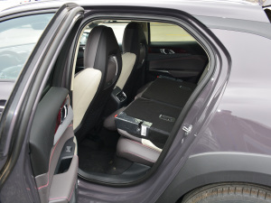 2021款1.5T PHEV Pro 后排座椅放倒