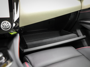 2022款2.0T DCT耀Pro 手套箱