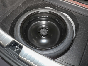 2022款2.0T DCT耀Plus 备胎
