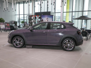 2022款1.5T DCT耀Plus 正侧（左）