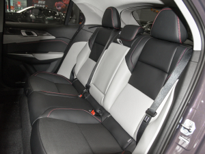 2022款1.5T DCT耀Pro 后排座椅
