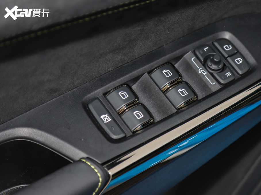 2022I03 03+ Cyan ư b