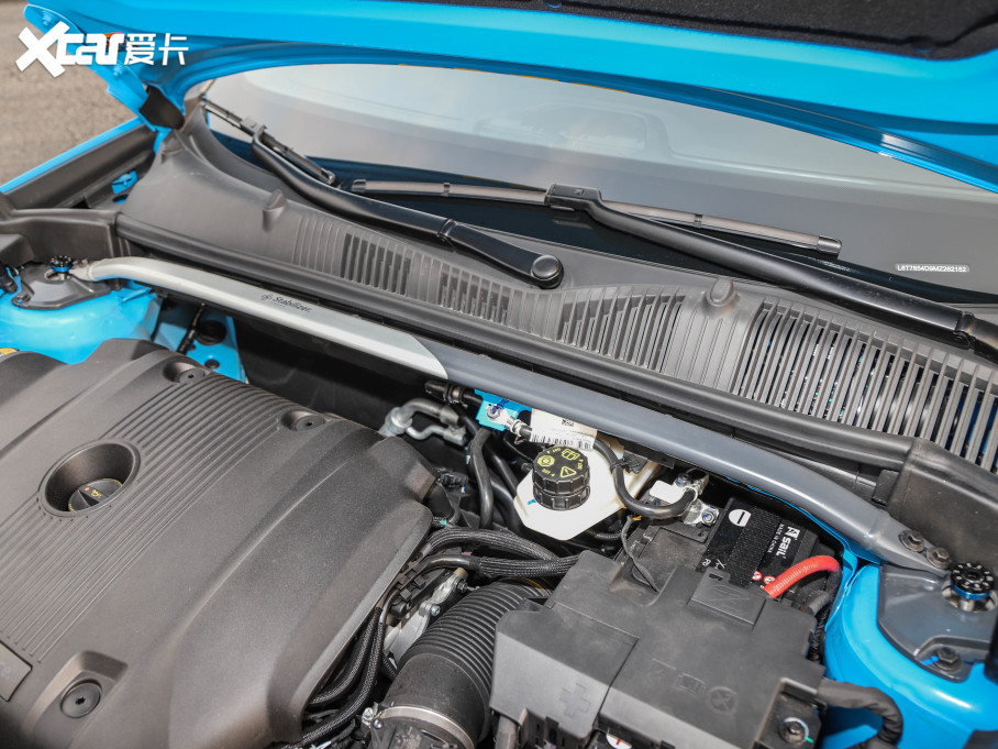 2022I03 03+ Cyan ư b