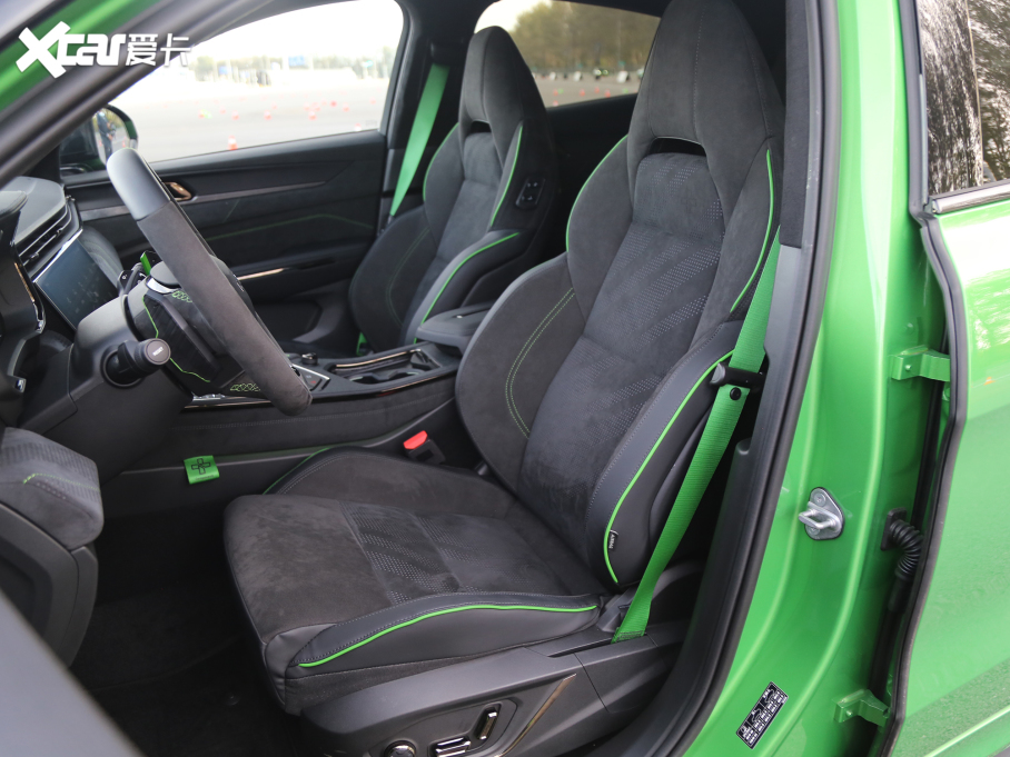 2022I05 05+ 2.0TD Ԅb