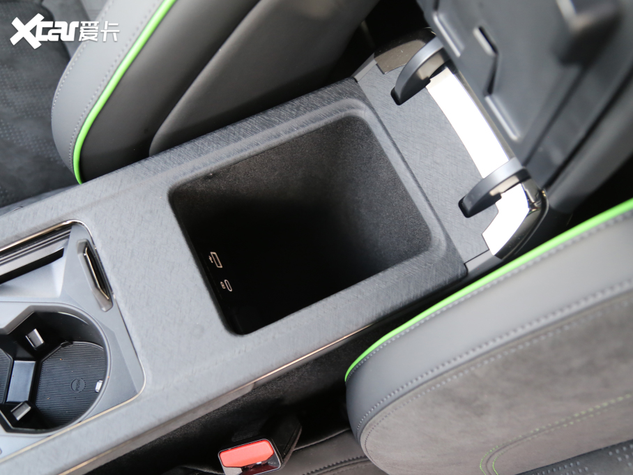 2022I(lng)05 05+ 2.0TD Ԅb