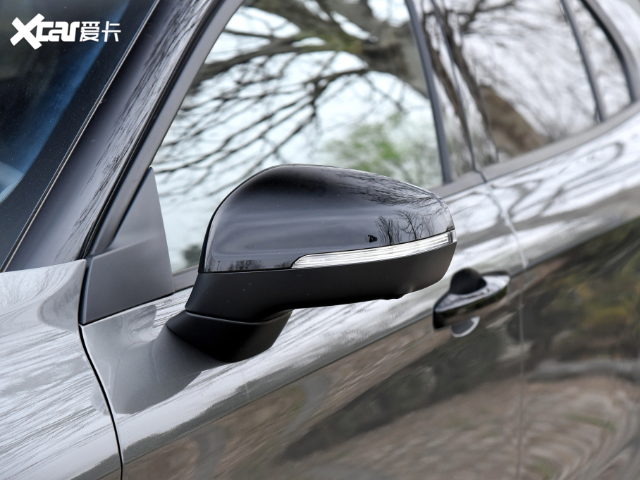 2022I02 Hatchback 20TD Pro