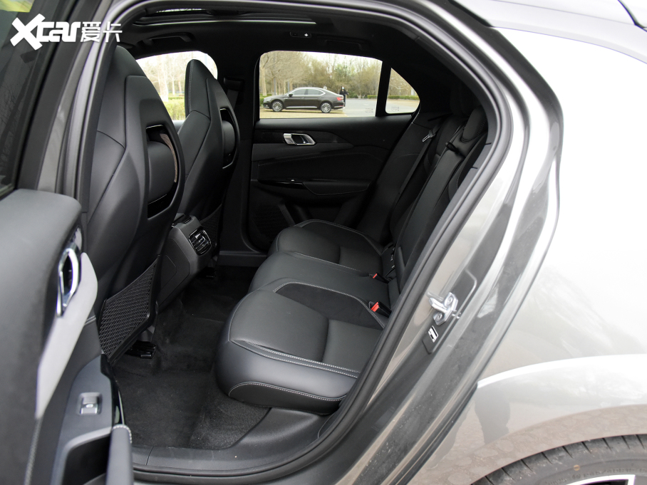 2022I02 Hatchback 20TD Pro