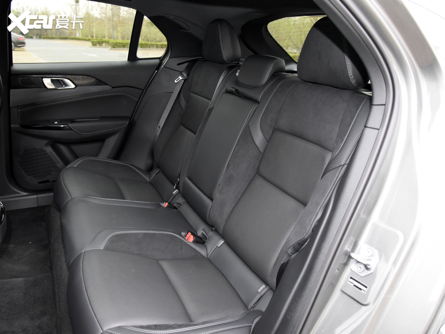 2022I02 Hatchback 20TD Pro