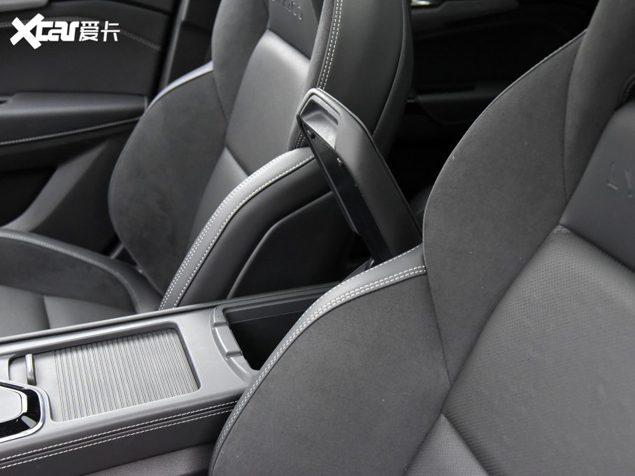 2022I02 Hatchback 20TD Pro