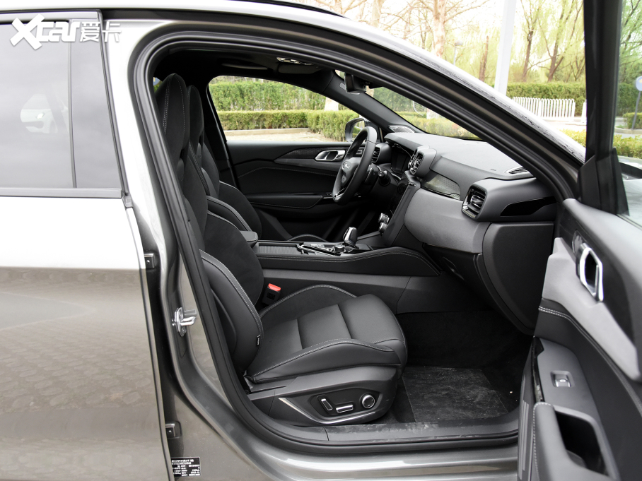 2022I02 Hatchback 20TD Pro