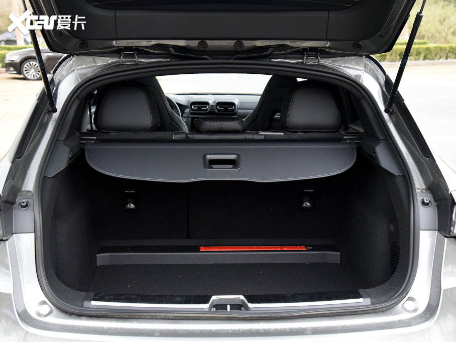 2022I02 Hatchback 20TD Pro