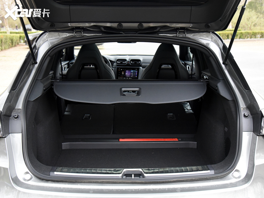 2022I02 Hatchback 20TD Pro