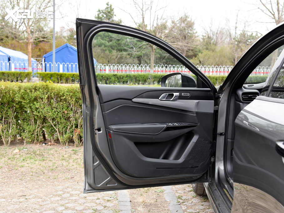 2022I02 Hatchback 20TD Pro