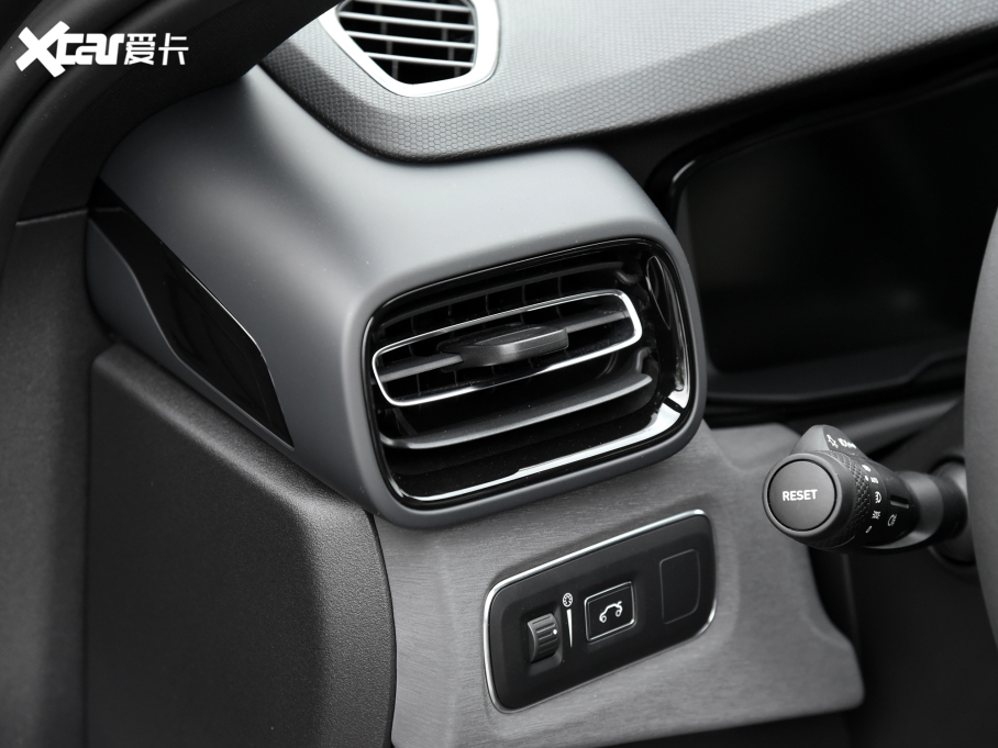 2022I02 Hatchback 20TD Pro