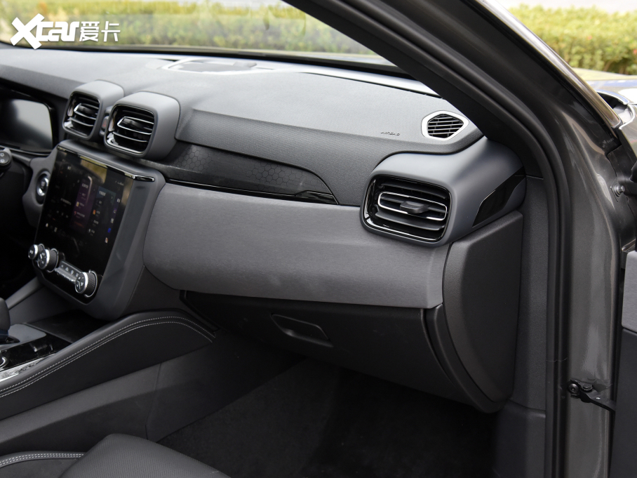 2022I(lng)02 Hatchback 20TD Pro