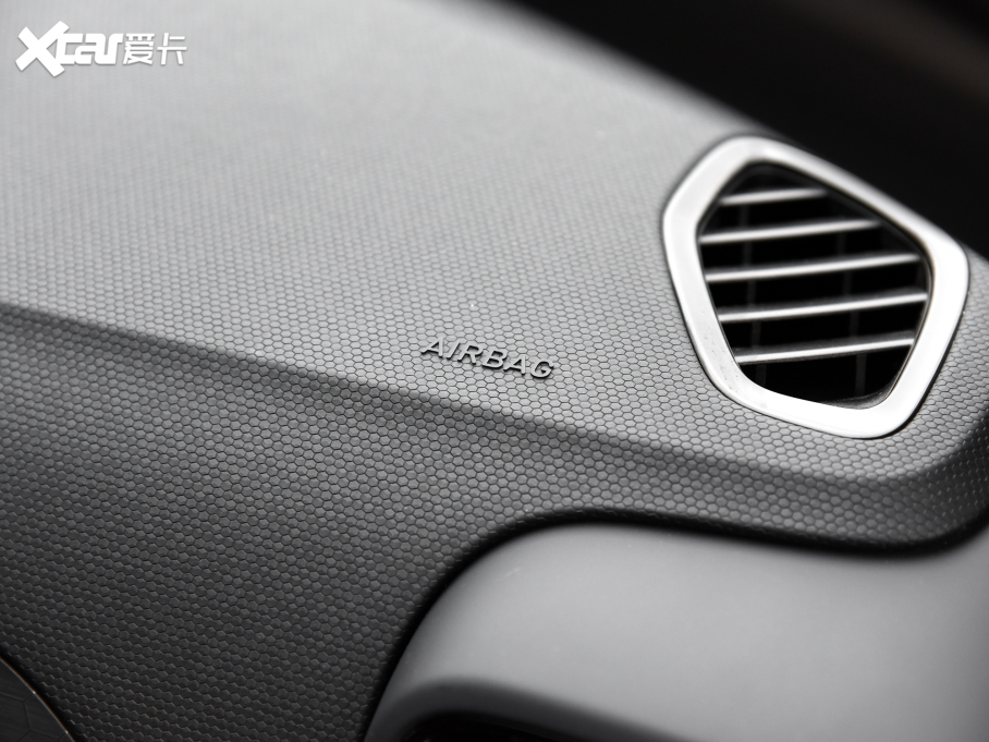 2022I02 Hatchback 20TD Pro