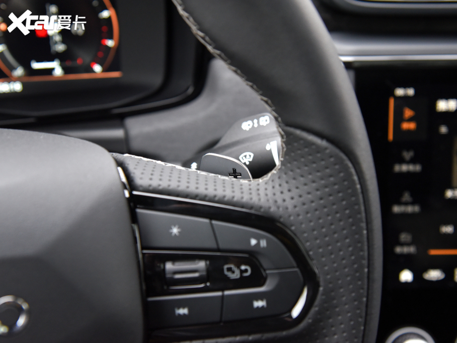 2022I02 Hatchback 20TD Pro