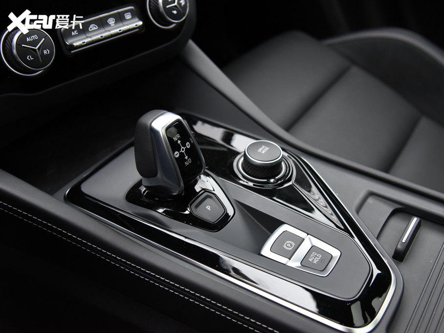 2022I(lng)02 Hatchback 20TD Pro