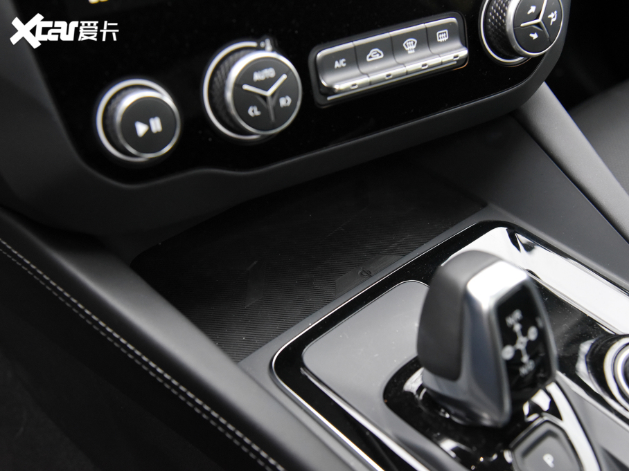 2022I02 Hatchback 20TD Pro