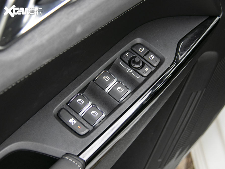 2022I02 Hatchback 20TD Pro