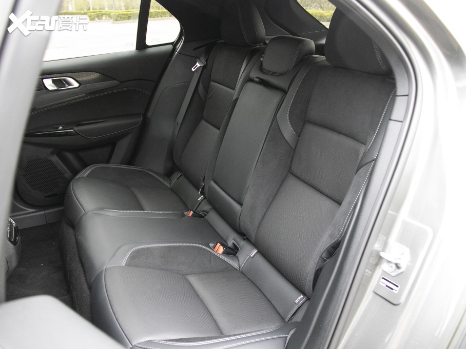 2022I02 Hatchback 20TD Pro