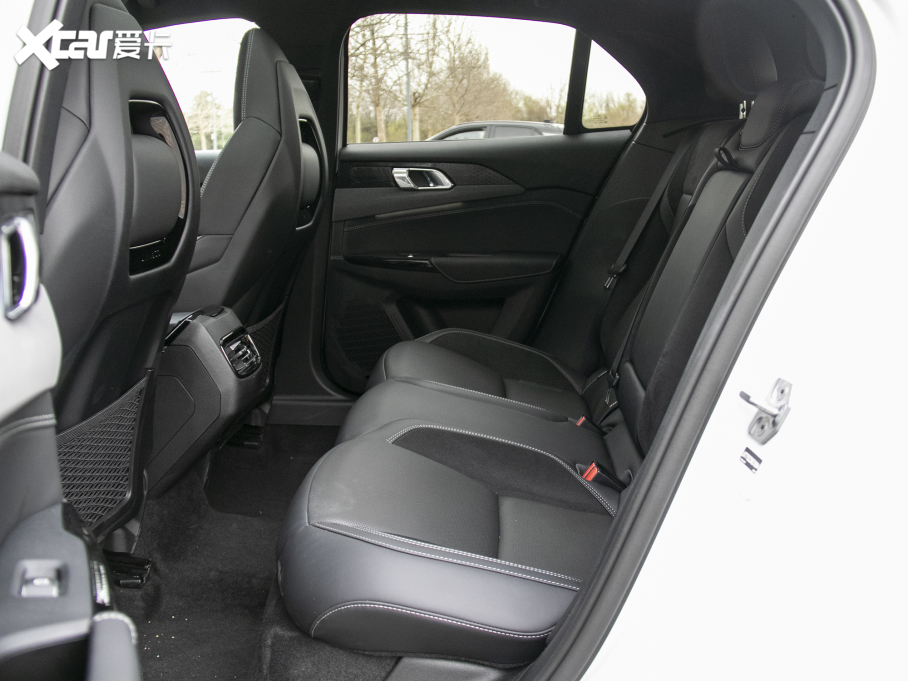 2022I02 Hatchback 20TD Pro