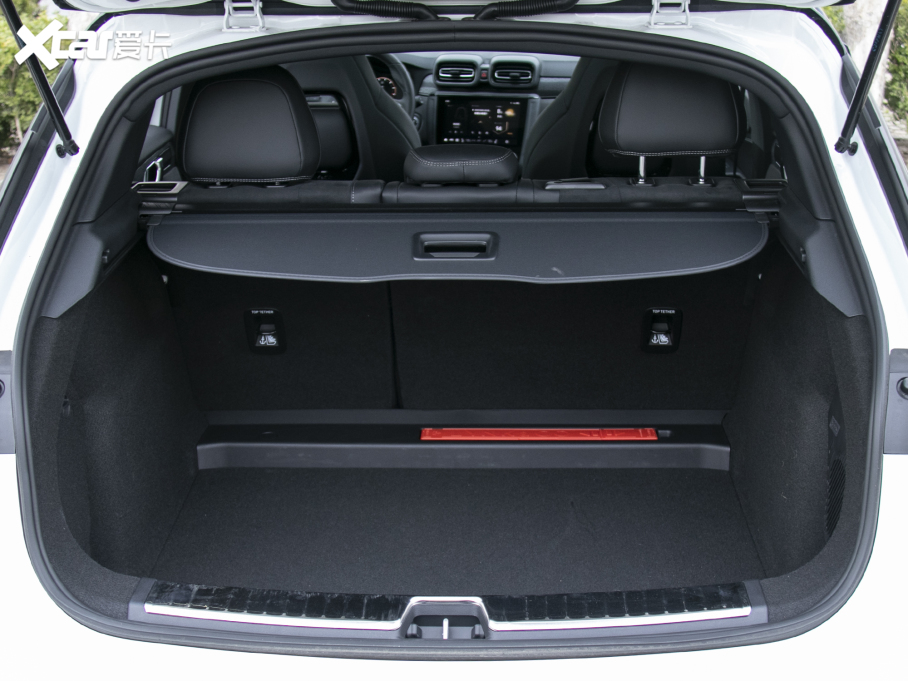 2022I02 Hatchback 20TD Pro