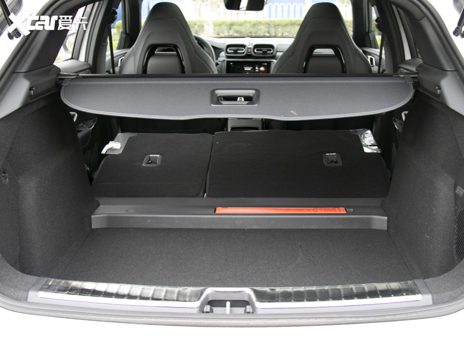 2022I02 Hatchback 20TD Pro