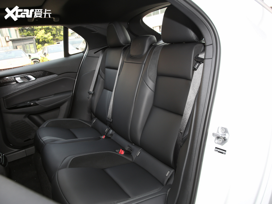 2022I02 Hatchback 20TD Plus