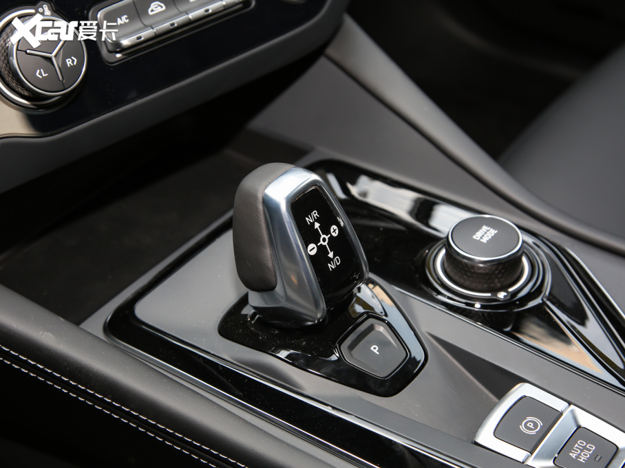 2022I02 Hatchback 20TD Plus