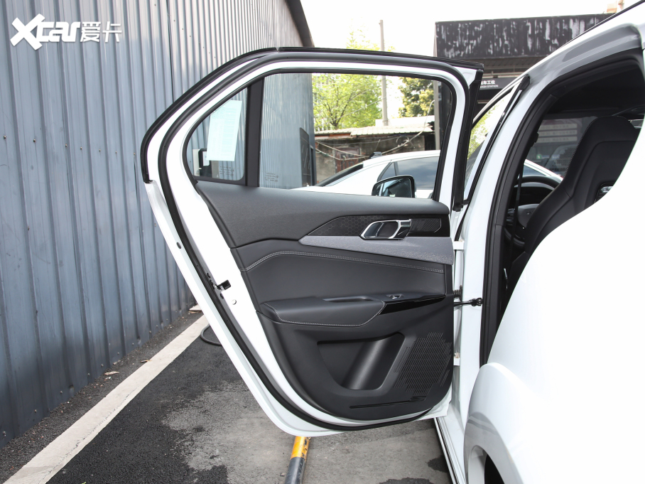 2022I02 Hatchback 20TD Plus