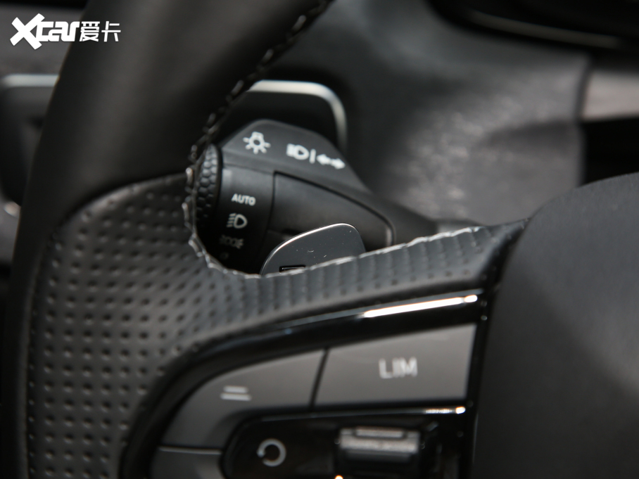 2022I02 Hatchback 20TD Plus