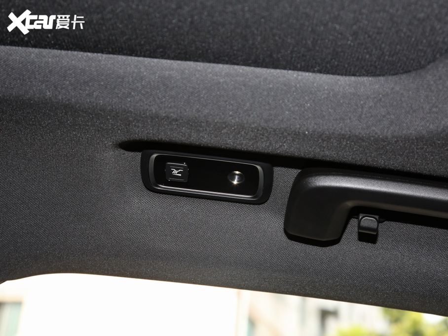 2022I02 Hatchback 20TD Plus