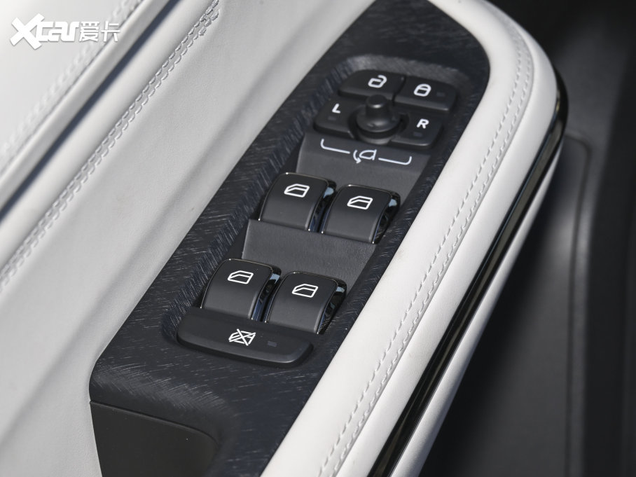 2023I01 PHEV 1.5TD EM-P ذ