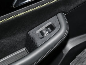 2023款1.5TD DCT劲Plus 后排车窗控制区