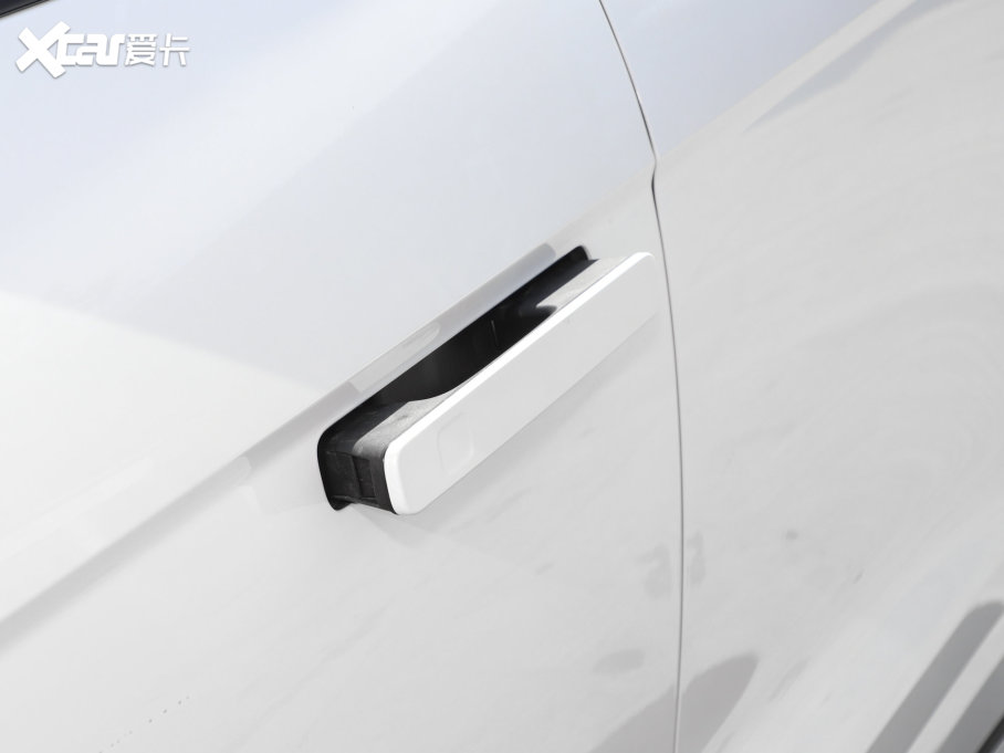 2023I09Դ 2.0TD EM-P hPM 