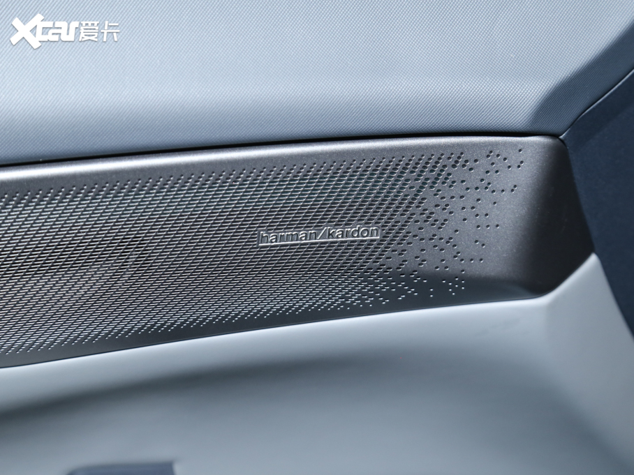 2025I07 EM-P 126Lm{Ultra