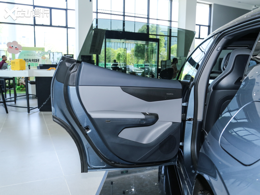 2025I07 EM-P 126Lm{Ultra