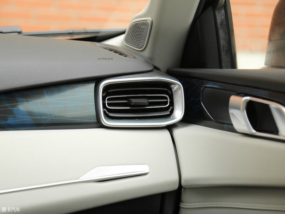 2017���I��01 2.0T ���ҫPro�� ��V