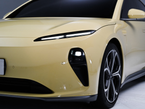 2022款75kWh 前雾灯