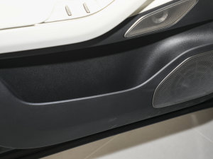 2022款100kWh 前门储物空间