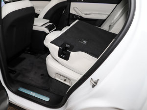 2022款100kWh 首发版 后排座椅放倒