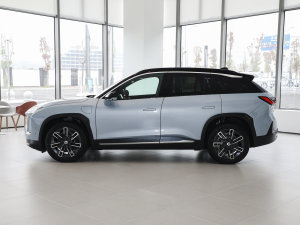 2022款75kWh 运动版 正侧（左）